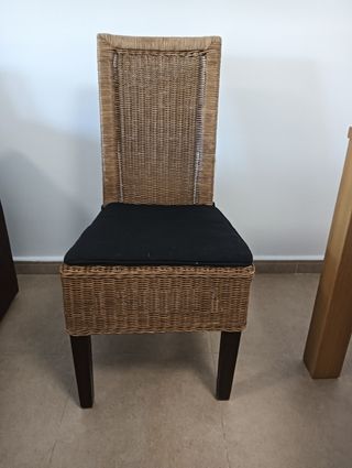 Conjunto 6 sillas de mimbre y madera