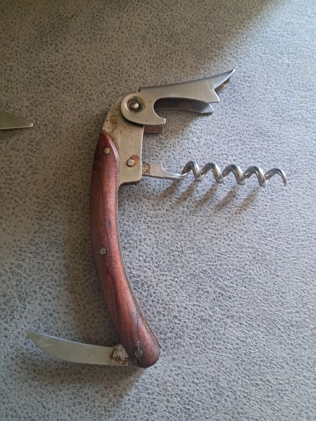 Lote de 3 navajas y sacacorchos