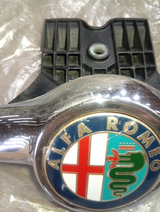 Embellecedor Capó Alfa GT