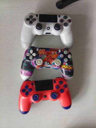 Consola PS4 Negra con 3 mandos