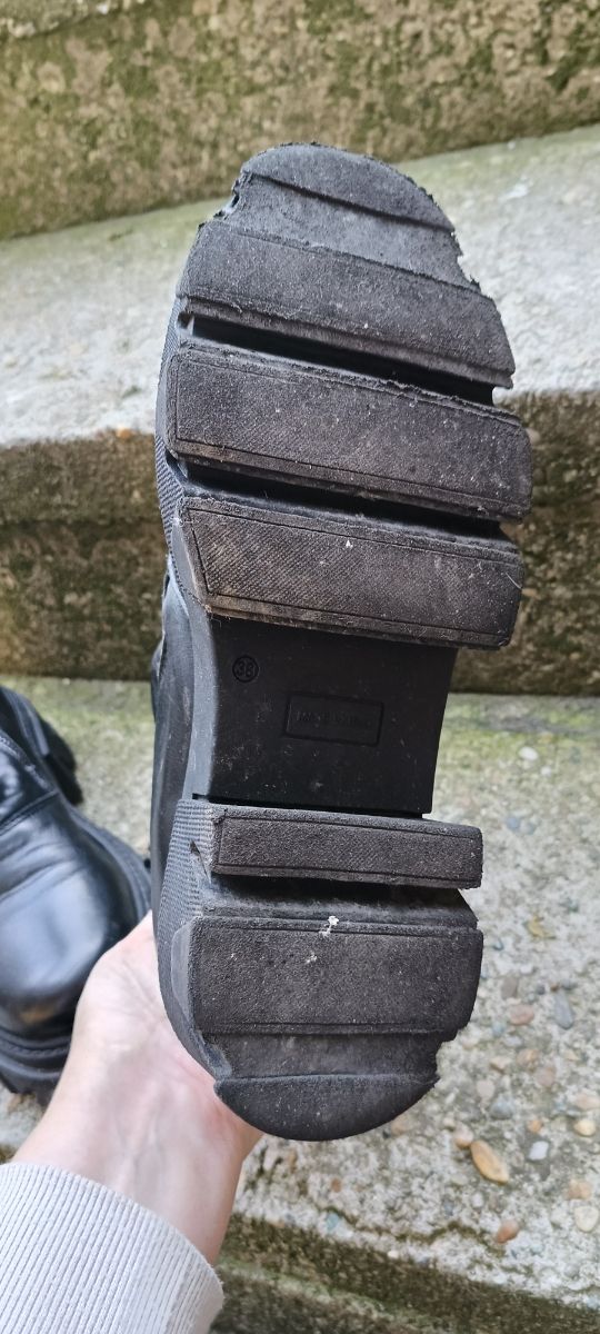 Scarponcino nero con 2 zip