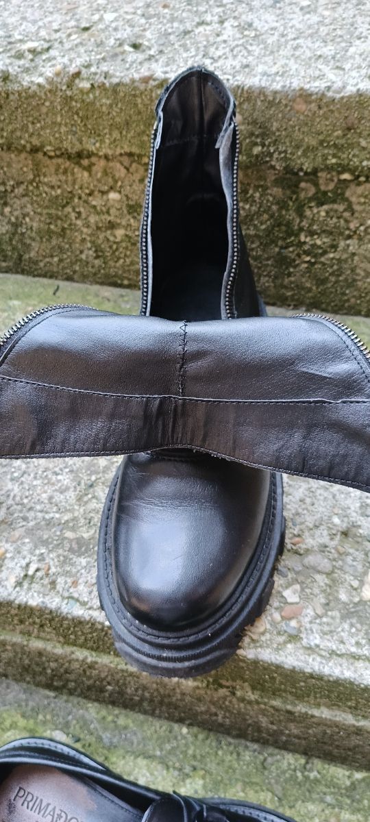 Scarponcino nero con 2 zip