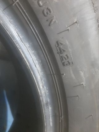 Neumático 245/50/19