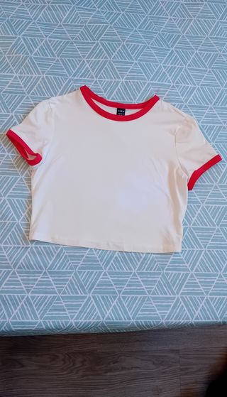 Camiseta ringer croptop blanca y roja Shein