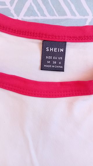 Camiseta ringer croptop blanca y roja Shein