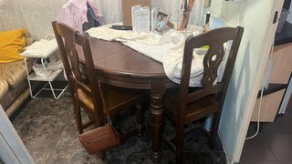 Mesa extensible de madera con 3 sillas