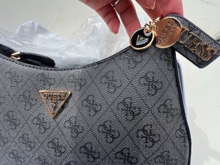 Bolso Guess bandolera negro