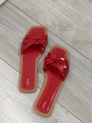 Sandalias planas rojas