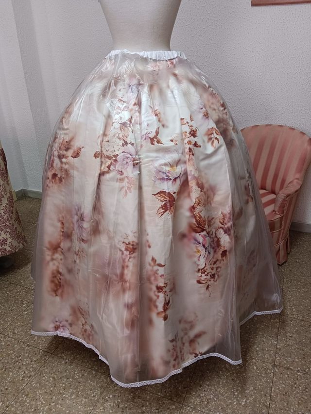 Cubre falda salva lluvia para traje de fallera