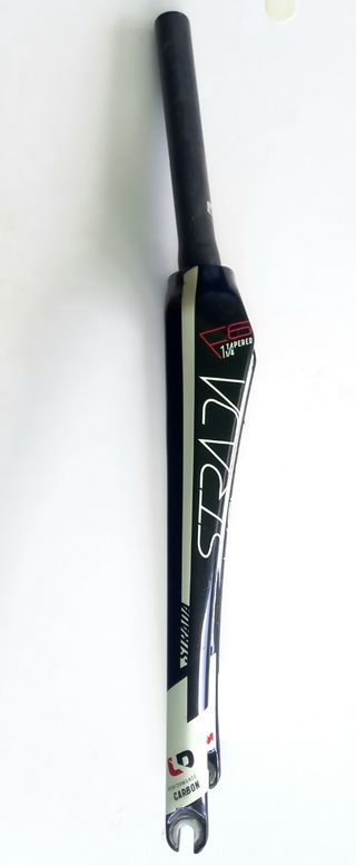 Horquilla de carbono para bicicletas de carretera