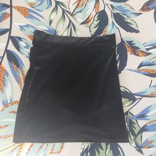 Falda corta terciopelada