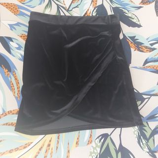 Falda corta terciopelada