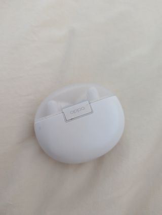 Auriculares OPPO blancos, poco uso