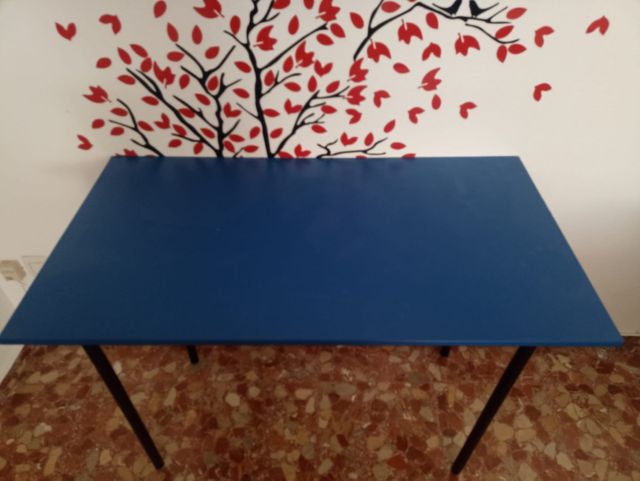 Escritorio alto madera y patas metálicas