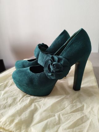 Zapatos de tacón alto elegantes para mujer