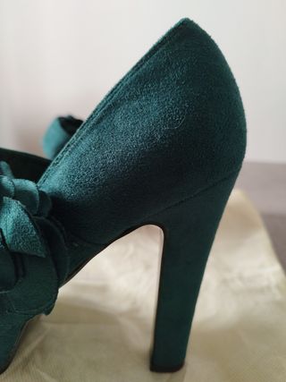 Zapatos de tacón alto elegantes para mujer