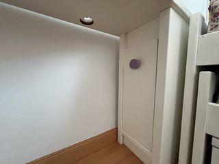 Dormitorio completo blanco y morado