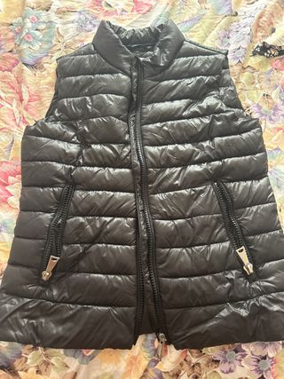 Chaleco de plumas negro
