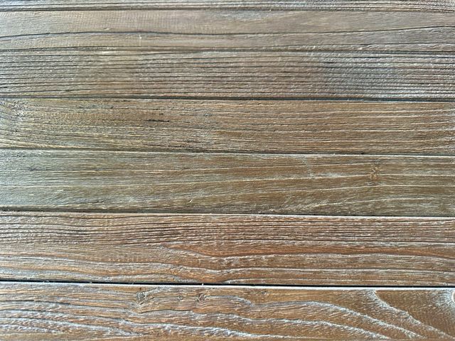 Mesa de comedor de madera