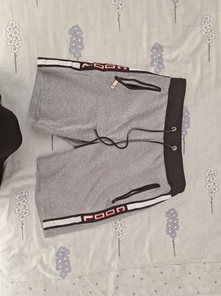 Pantalón corto deportivo gris