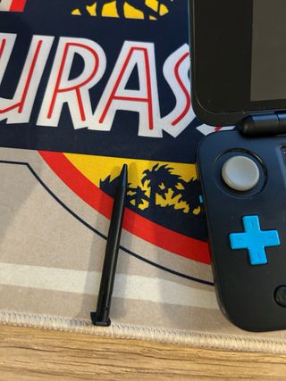 Nintendo 2DS XL con cargador