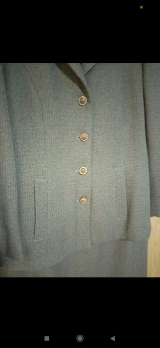 Traje de falda color tabaco 