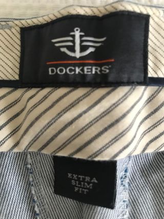 Pantalón Dockers Gris Mil Rayas Finas