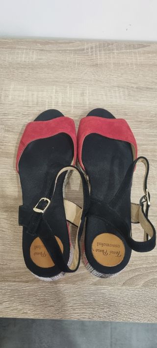 Sandalias Toni Pons Negras y Rojas