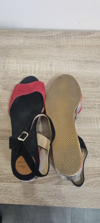 Sandalias Toni Pons Negras y Rojas