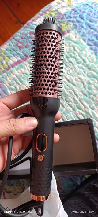 Cepillo Alisador Eléctrico Negro y Dorado