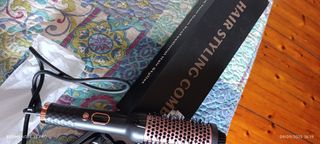 Cepillo Alisador Eléctrico Negro y Dorado