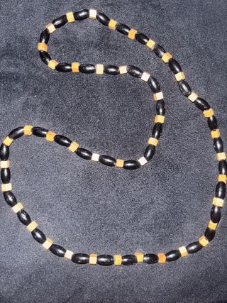 Collar de cuentas de madera
