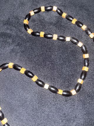 Collar de cuentas de madera