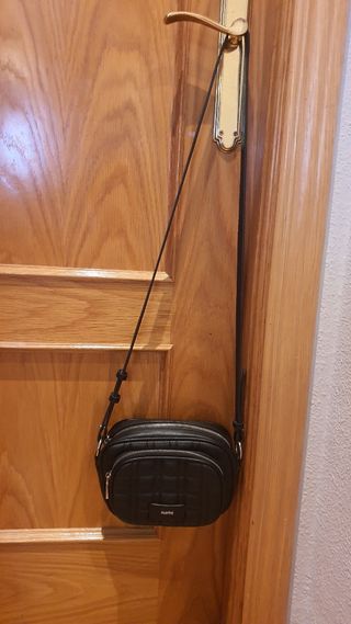 Bolso Parfois negro acolchado