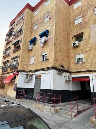 Se alquila bar en la granja plaza Ubrique
Jerez 