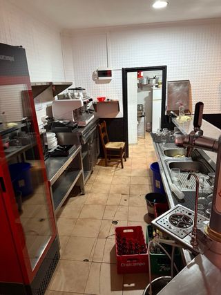 Se alquila bar en la granja plaza Ubrique
Jerez 