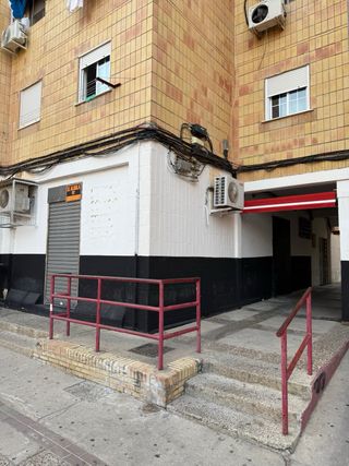 Se alquila bar en la granja plaza Ubrique
Jerez 