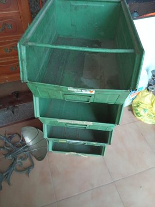Cubetas verdes apilables