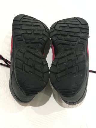 Botas de monte Quechua rojas y grises