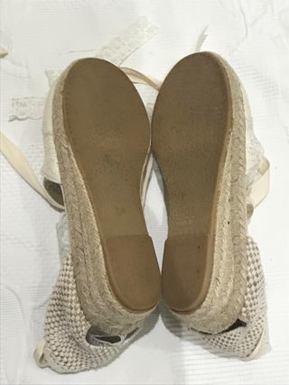 Sandalias Esparto Tela Beige y Encaje