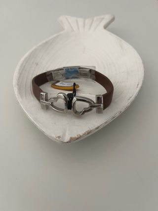 Pulsera de acero con cuero marrón