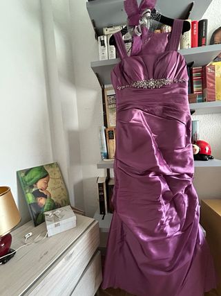Vestido de fiesta morado con pedrería