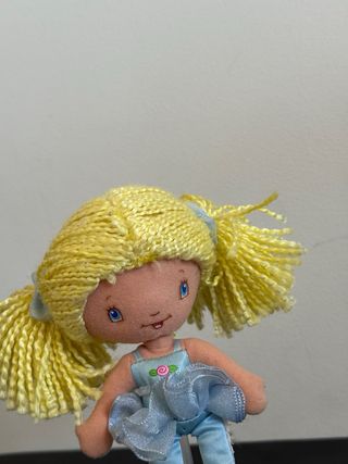Muñeca peluche Tarta de Fresa Ani Vainilla