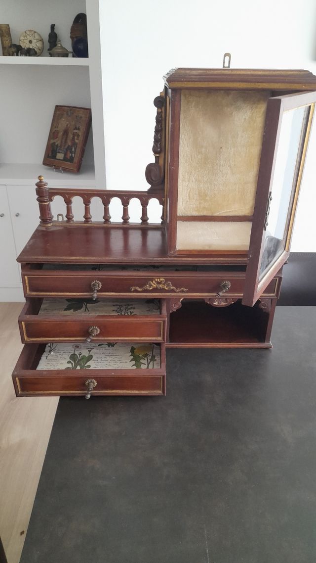 Mueble vitrina de pared con 3 cajones