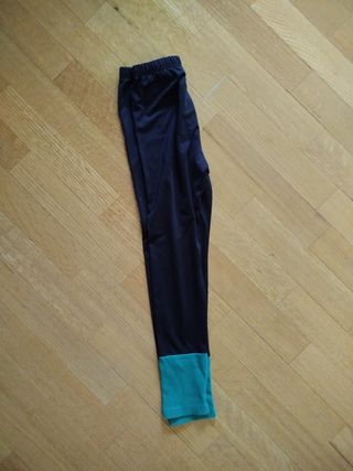 Leggings negros y verde azulado