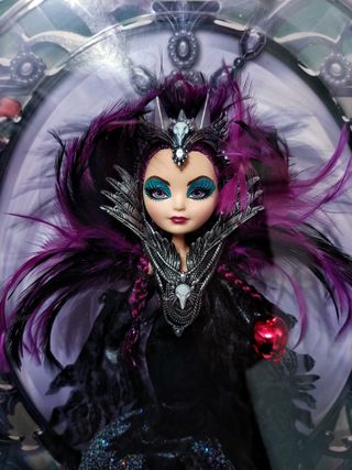 Bambola Ever After High Raven Queen - Edizione limitata
