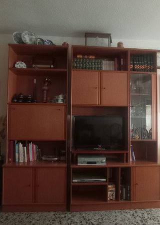 Mueble Comedor Madera y Cristal...
Son dos modulos