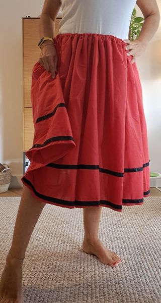 Falda roja 72cm, neska, piñorra, mercau,regional