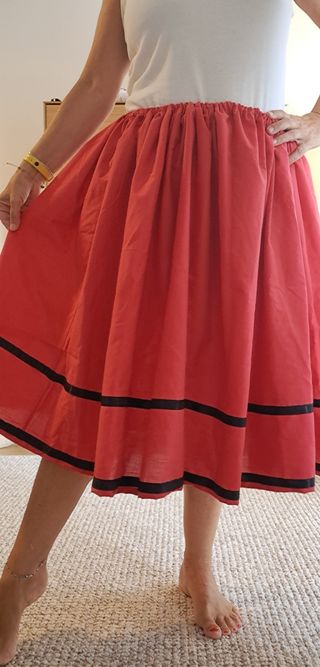 Falda roja 72cm, neska, piñorra, mercau,regional