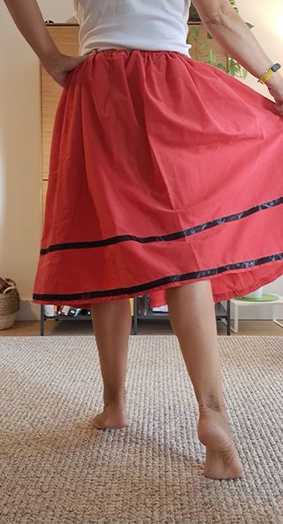 Falda roja 72cm, neska, piñorra, mercau,regional